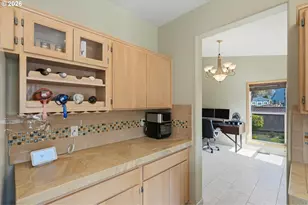 2022 NE Blue Heron Dr, Portland, OR 97211 - Photo 14