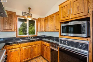 340 NE Vista Terrace Ave, Depoe Bay, OR 97341 - Photo 12