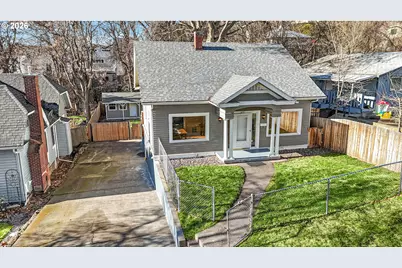 615 NW 3rd St, Pendleton, OR 97801 - Photo 1