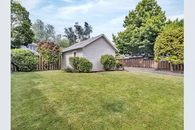 3947 SE Stark St, Portland, OR 97035 - Photo 22