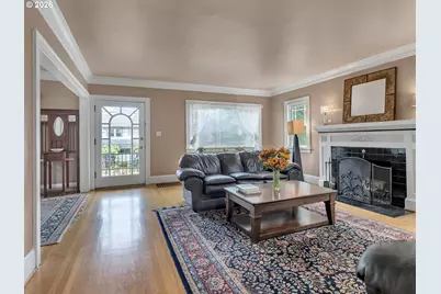 3947 SE Stark St, Portland, OR 97035 - Photo 4