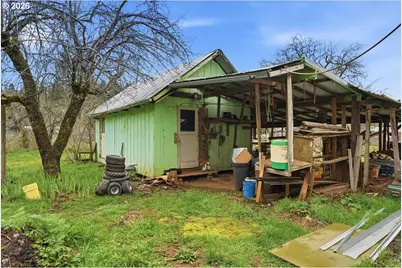 130 C St, Scotts Mills, OR 97375 - Photo 8