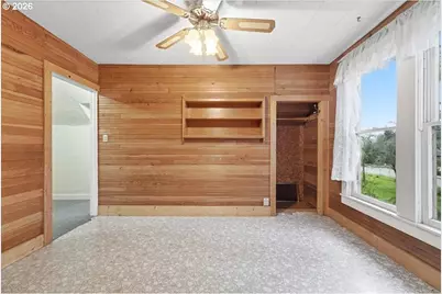 130 C St, Scotts Mills, OR 97375 - Photo 36