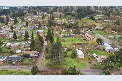 130 C St, Scotts Mills, OR 97375 - Photo 10