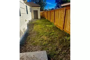 209 SE 90th Ave, Portland, OR 97216 - Photo 28