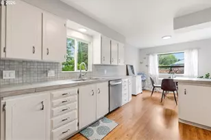 209 SE 90th Ave, Portland, OR 97216 - Photo 8