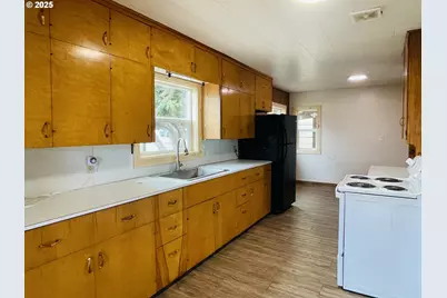 890 2nd St SE, Bandon, OR 97411 - Photo 12