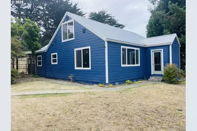 890 2nd St SE, Bandon, OR 97411 - Photo 2