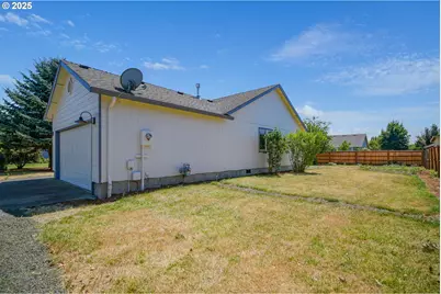 1033 E St, Independence, OR 97351 - Photo 36