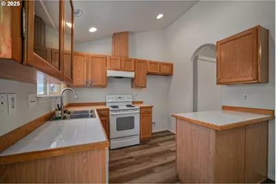 1033 E St, Independence, OR 97351 - Photo 12