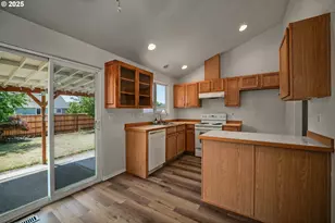 1033 E St, Independence, OR 97351 - Photo 10