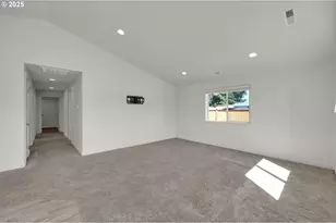 463 35th St, Springfield, OR 97478 - Photo 6