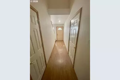 880 SE 193rd Ave, Portland, OR 97233 - Photo 2