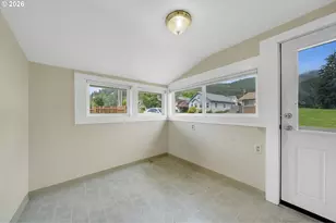 207 2nd St, Garibaldi, OR 97118 - Photo 2