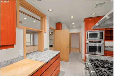 2020 SW Market Street Dr #102, Portland, OR 97201 - Photo 16