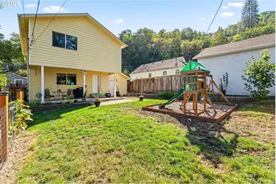 776 W Altamont St, Roseburg, OR 97471 - Photo 34