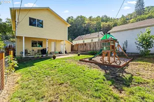 776 W Altamont St, Roseburg, OR 97471 - Photo 34