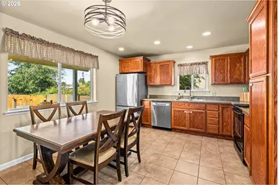 776 W Altamont St, Roseburg, OR 97471 - Photo 10