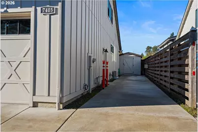 7405 SW 77th Ave, Portland, OR 97223 - Photo 4