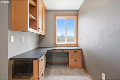 13032 Brookside Dr, Aurora, OR 97002 - Photo 18