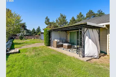 1700 NE Hogan Dr, Gresham, OR 97030 - Photo 28