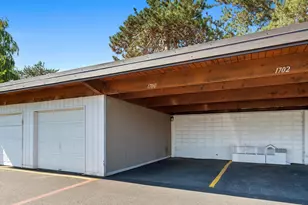 1700 NE Hogan Dr, Gresham, OR 97030 - Photo 32