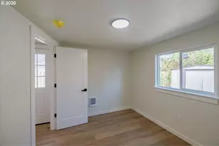 2404 10th St, Tillamook, OR 97141 - Photo 16