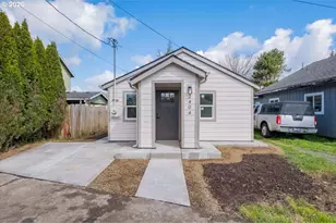 2404 10th St, Tillamook, OR 97141 - Photo 2