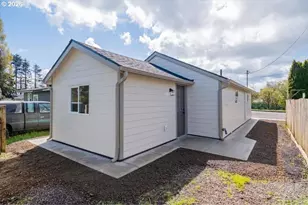 2404 10th St, Tillamook, OR 97141 - Photo 24