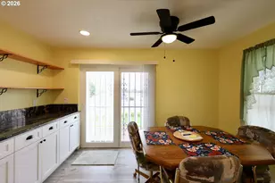 395 NE 10th St, Hermiston, OR 97838 - Photo 8