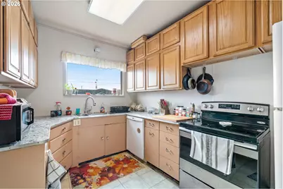 116 Cedar Ave, Tillamook, OR 97141 - Photo 14