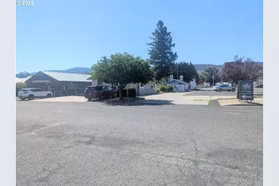 203 Willow St, La Grande, OR 97850 - Photo 1