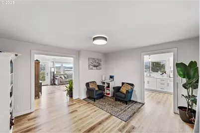 546 W Fir Ave, Coos Bay, OR 97420 - Photo 8