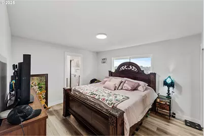 546 W Fir Ave, Coos Bay, OR 97420 - Photo 22