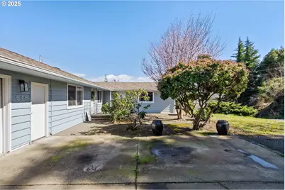 546 W Fir Ave, Coos Bay, OR 97420 - Photo 6