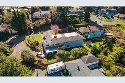 546 W Fir Ave, Coos Bay, OR 97420 - Photo 4