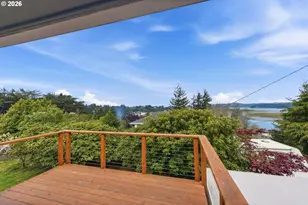 546 W Fir Ave, Coos Bay, OR 97420 - Photo 10