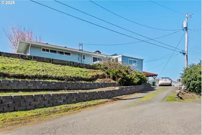 546 W Fir Ave, Coos Bay, OR 97420 - Photo 38