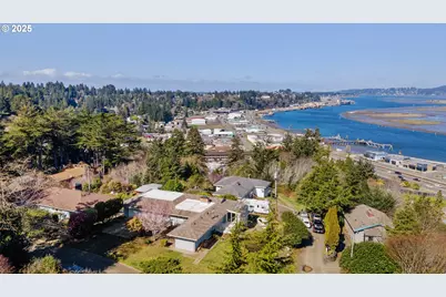 546 W Fir Ave, Coos Bay, OR 97420 - Photo 42