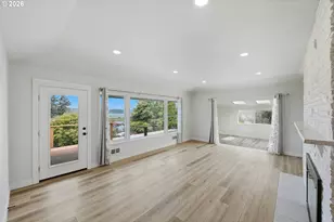 546 W Fir Ave, Coos Bay, OR 97420 - Photo 8