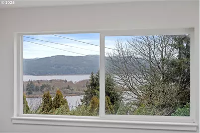 546 W Fir Ave, Coos Bay, OR 97420 - Photo 16