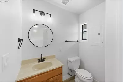 546 W Fir Ave, Coos Bay, OR 97420 - Photo 22