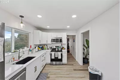 546 W Fir Ave, Coos Bay, OR 97420 - Photo 18