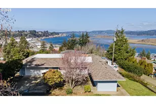 546 W Fir Ave, Coos Bay, OR 97420 - Photo 1