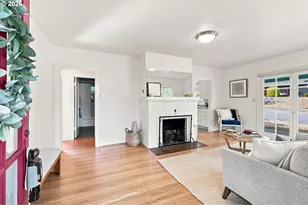 1235 SW Cheltenham St, Portland, OR 97239 - Photo 8