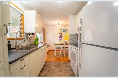 2112 SE 148th Pl, Portland, OR 97233 - Photo 8