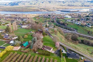 3302 Old Dufur Rd, The Dalles, OR 97058 - Photo 2