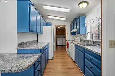 1307 S Water St #2, Silverton, OR 97381 - Photo 16