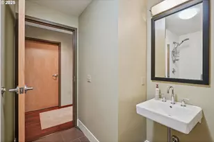 1221 SW 10th Ave, Portland, OR 97205 - Photo 22