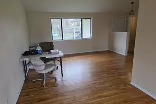 557 S 44th St, Springfield, OR 97478 - Photo 2